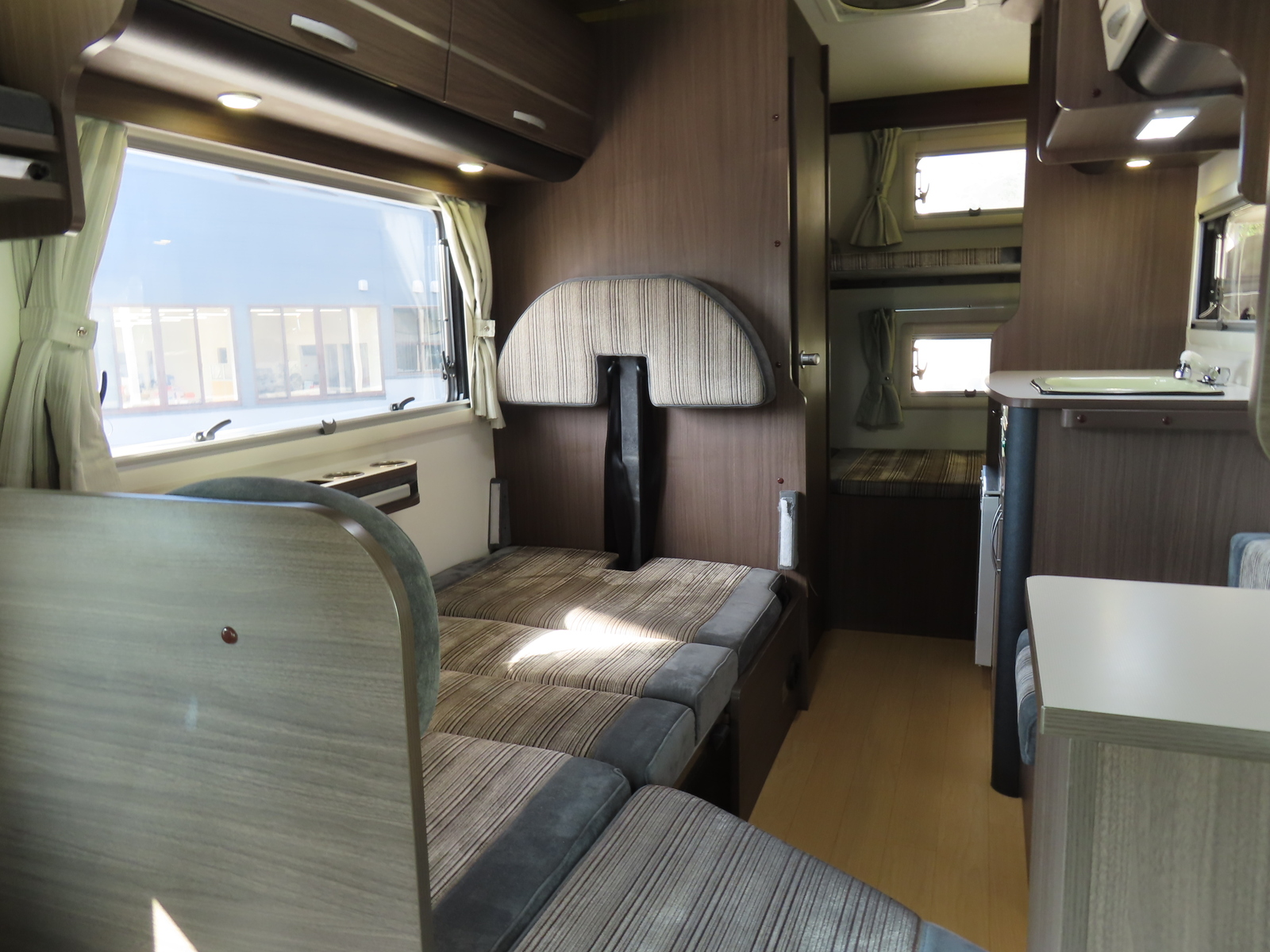 キャンピングカーキャブコン