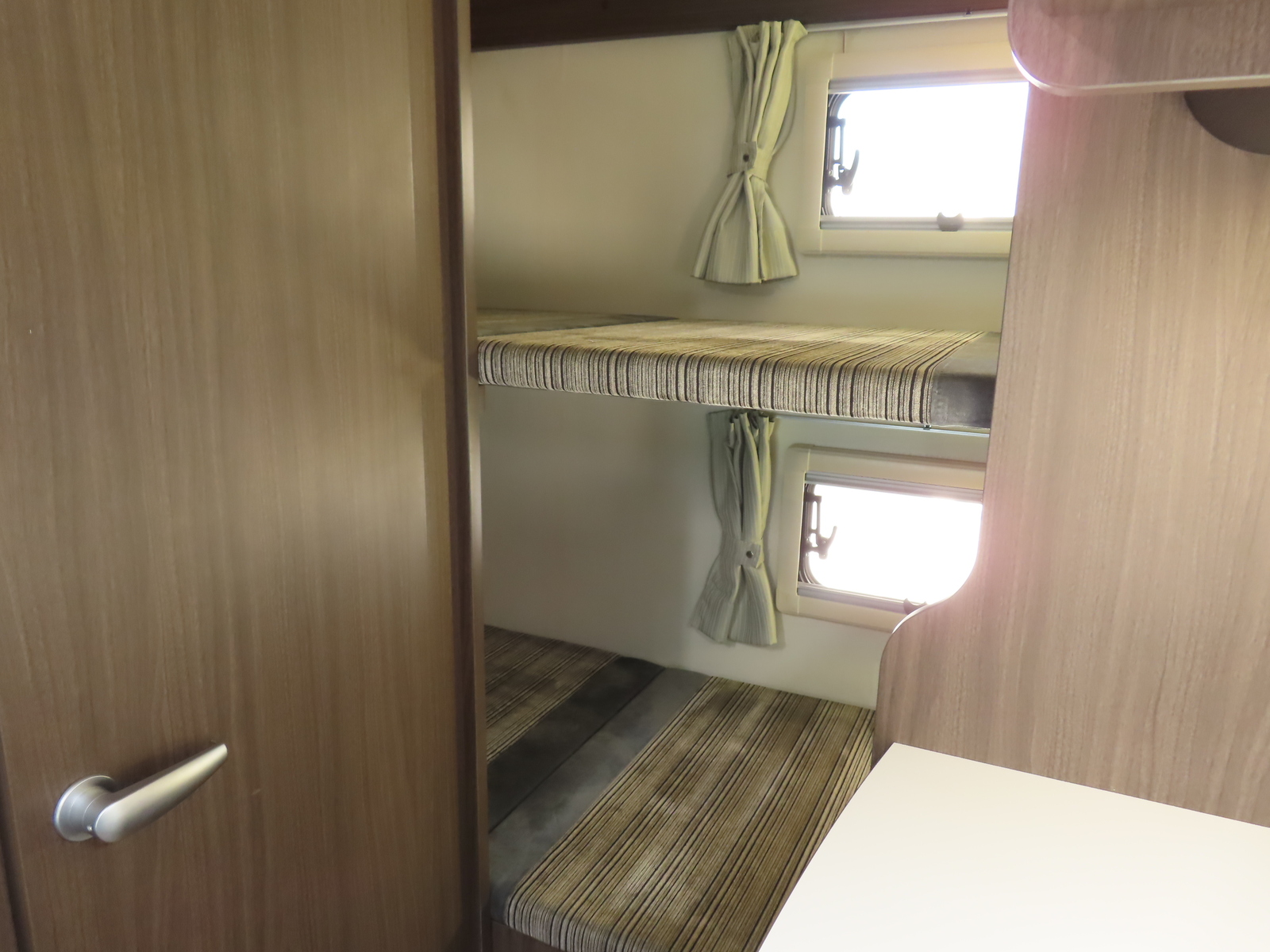 キャンピングカーキャブコン