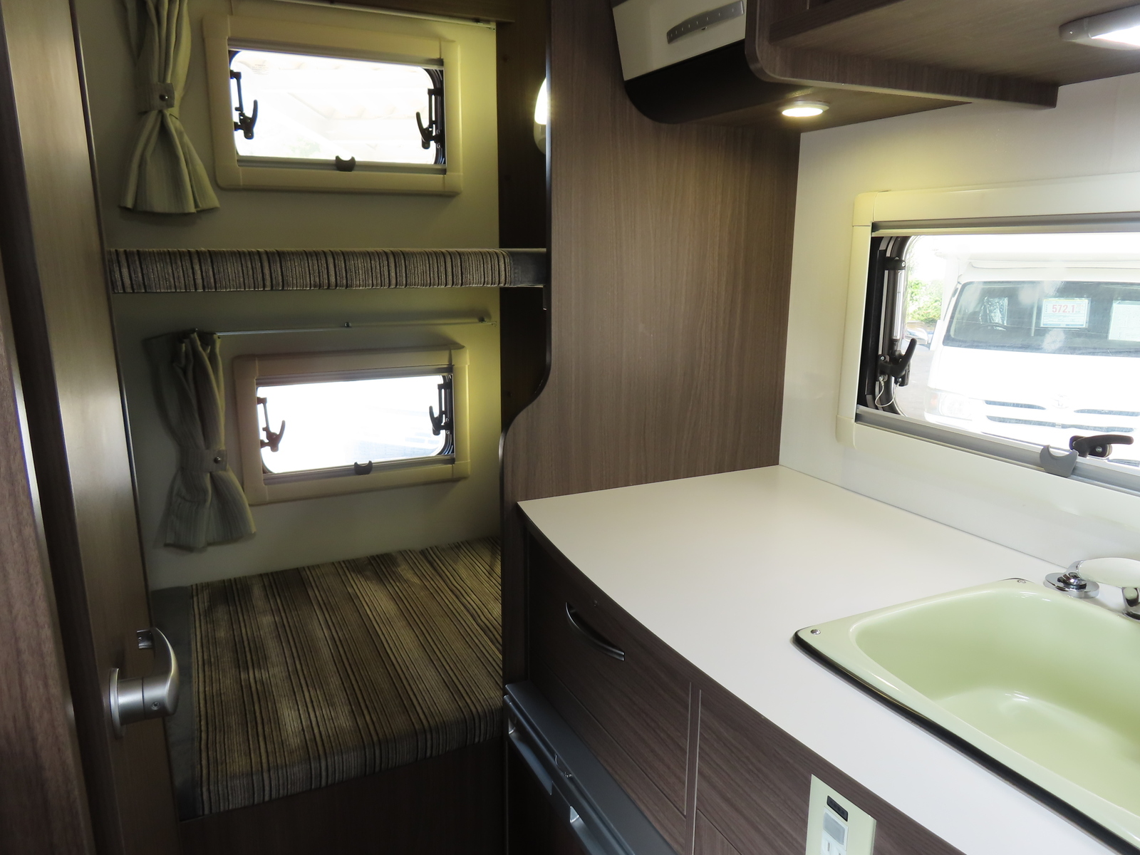 キャンピングカーキャブコン