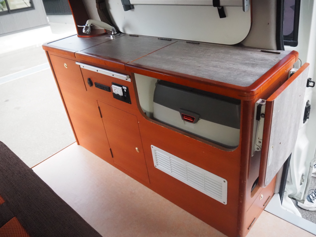 キャンピングカーバンコン