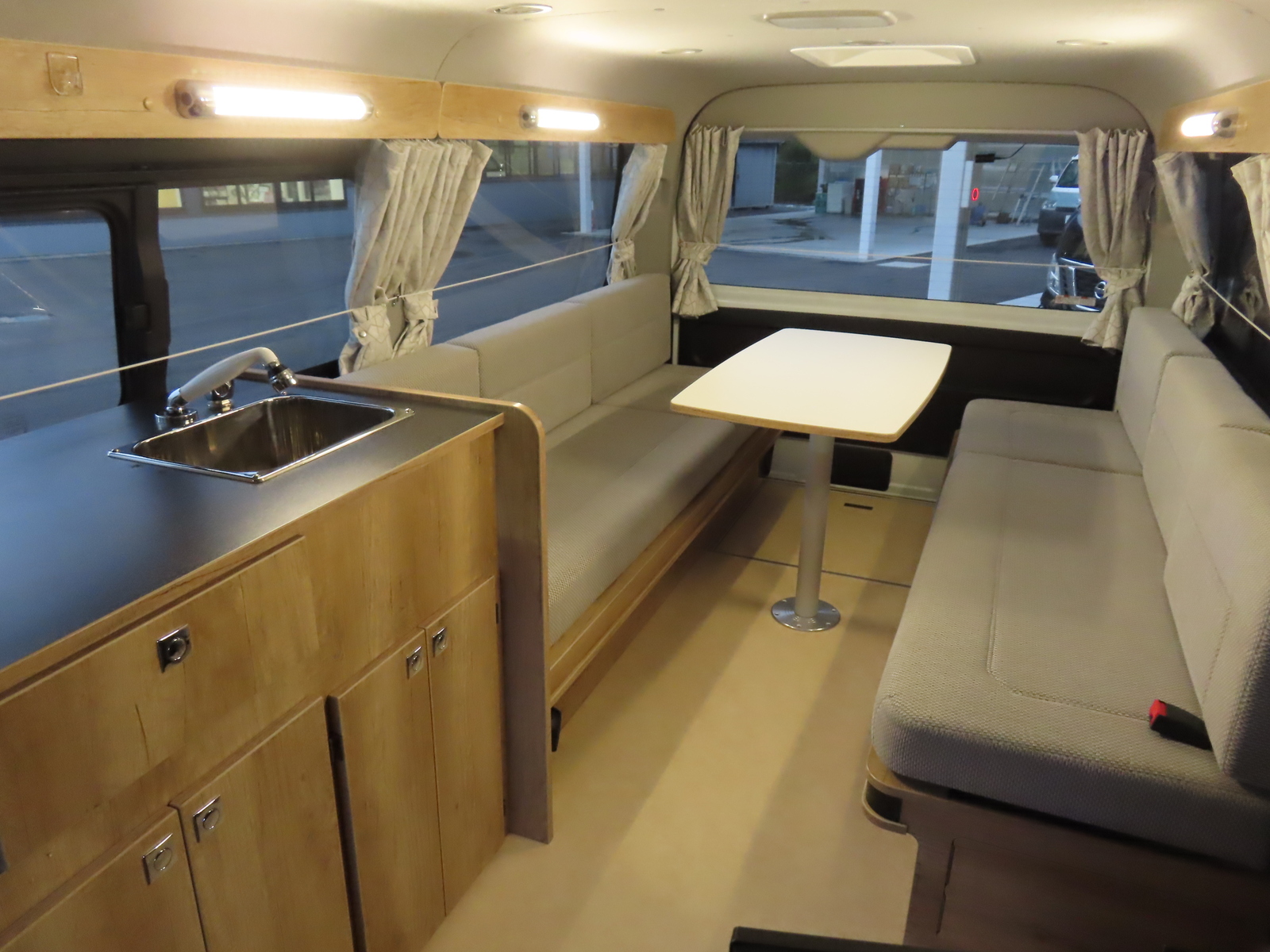 キャンピングカーバンコン