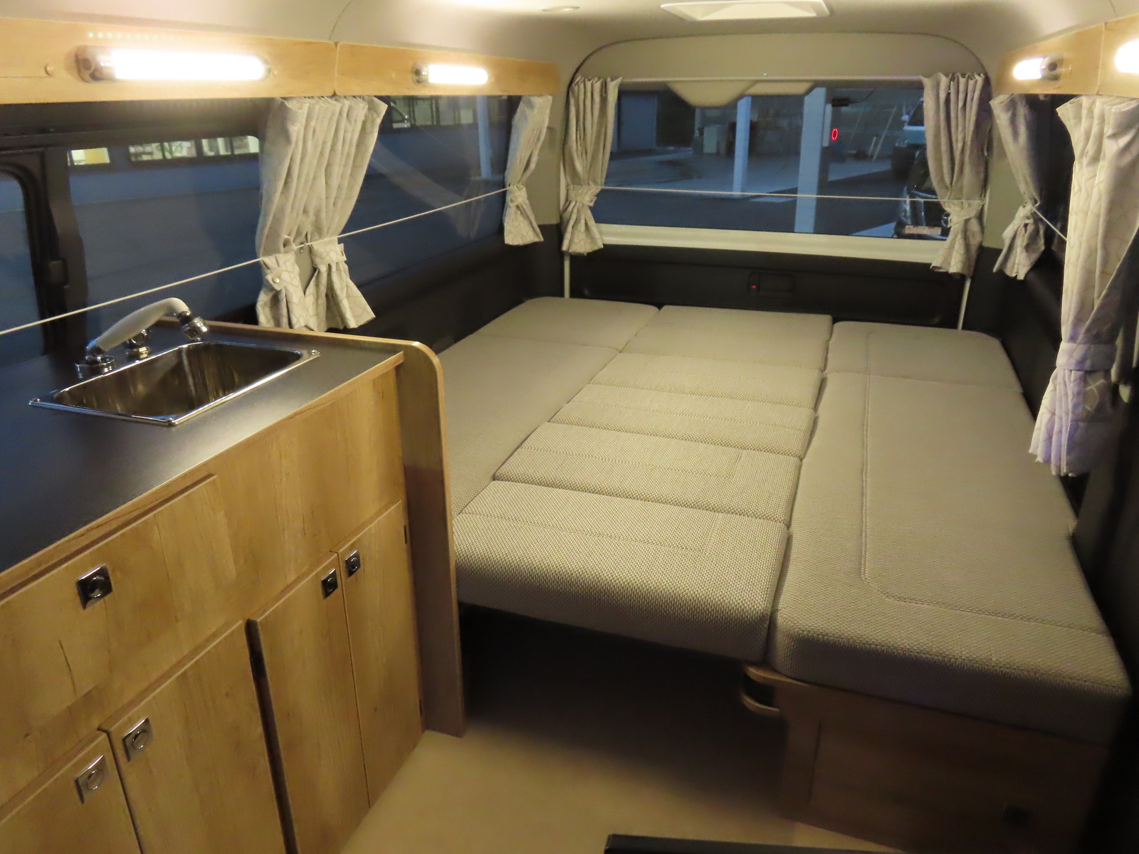 キャンピングカーバンコン