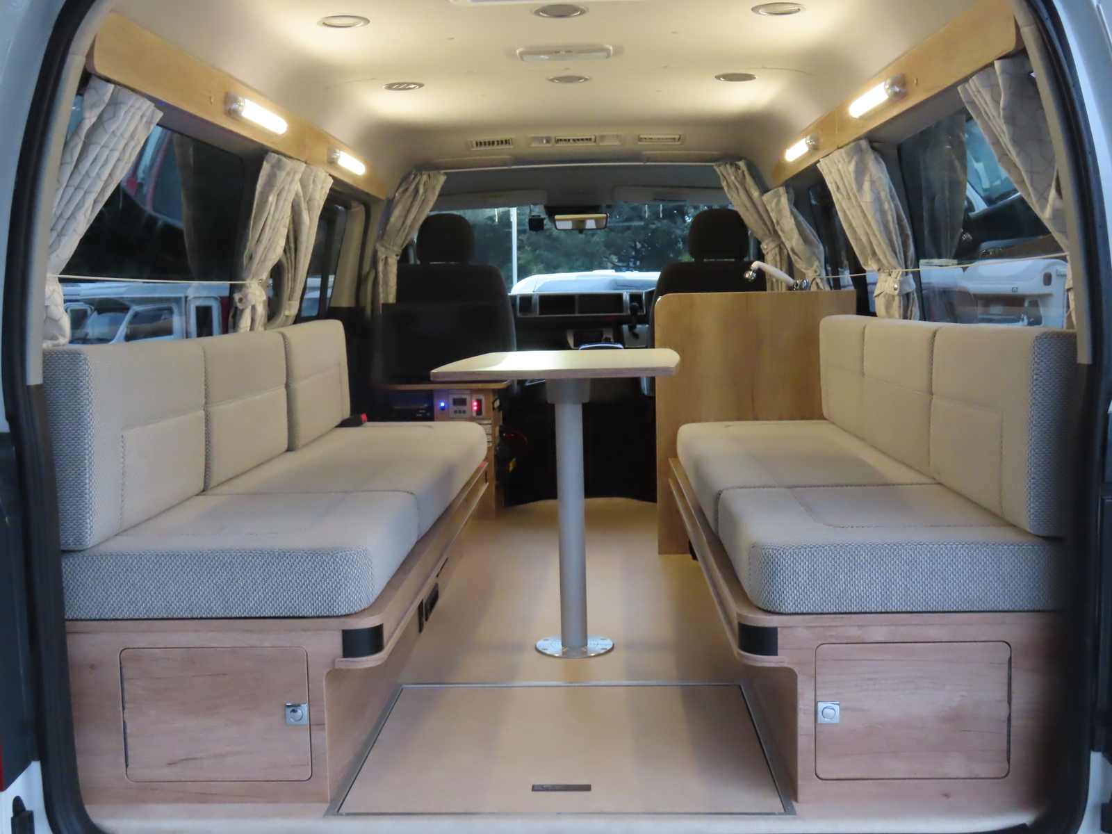 キャンピングカーバンコン