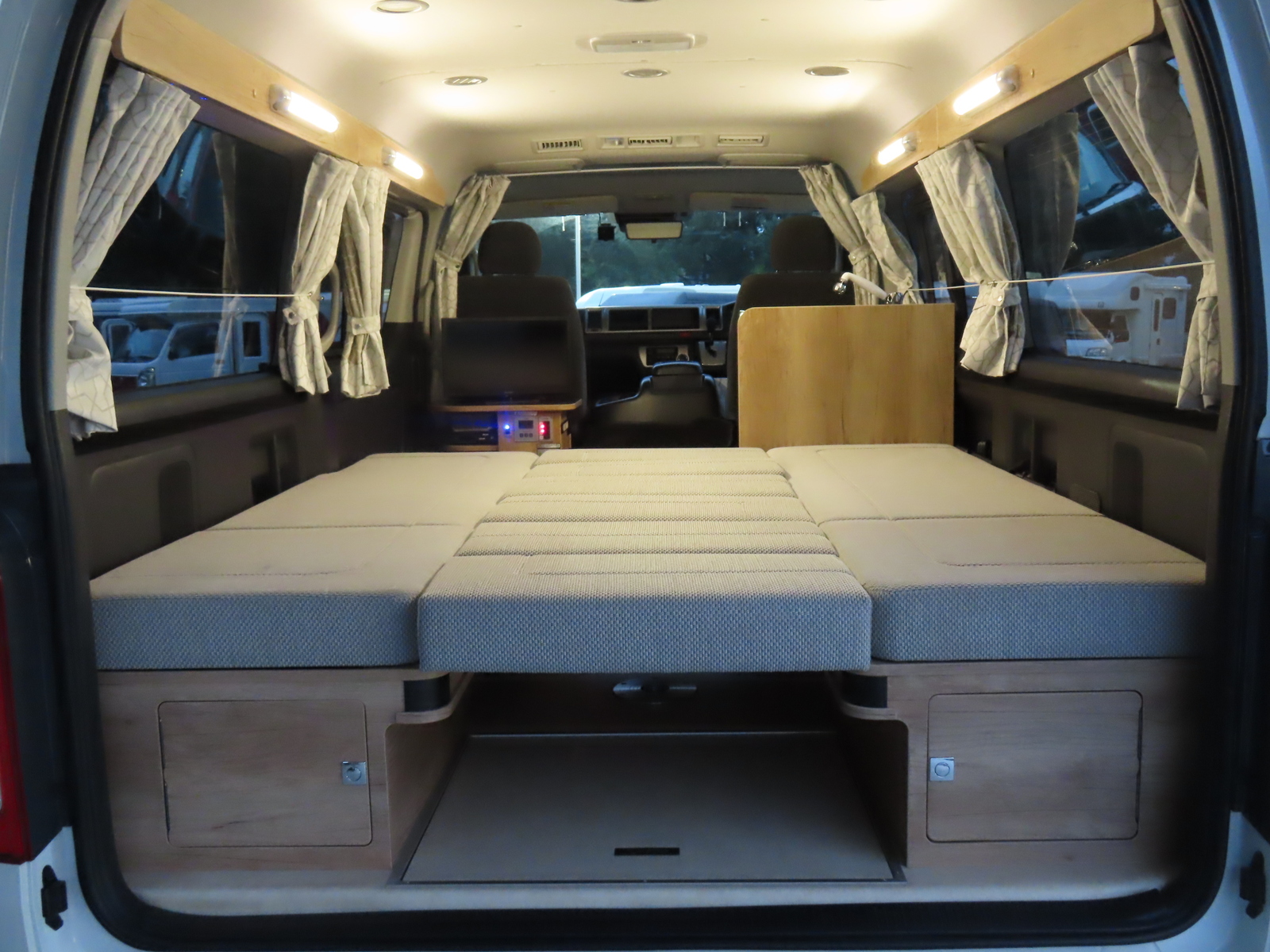 キャンピングカーバンコン