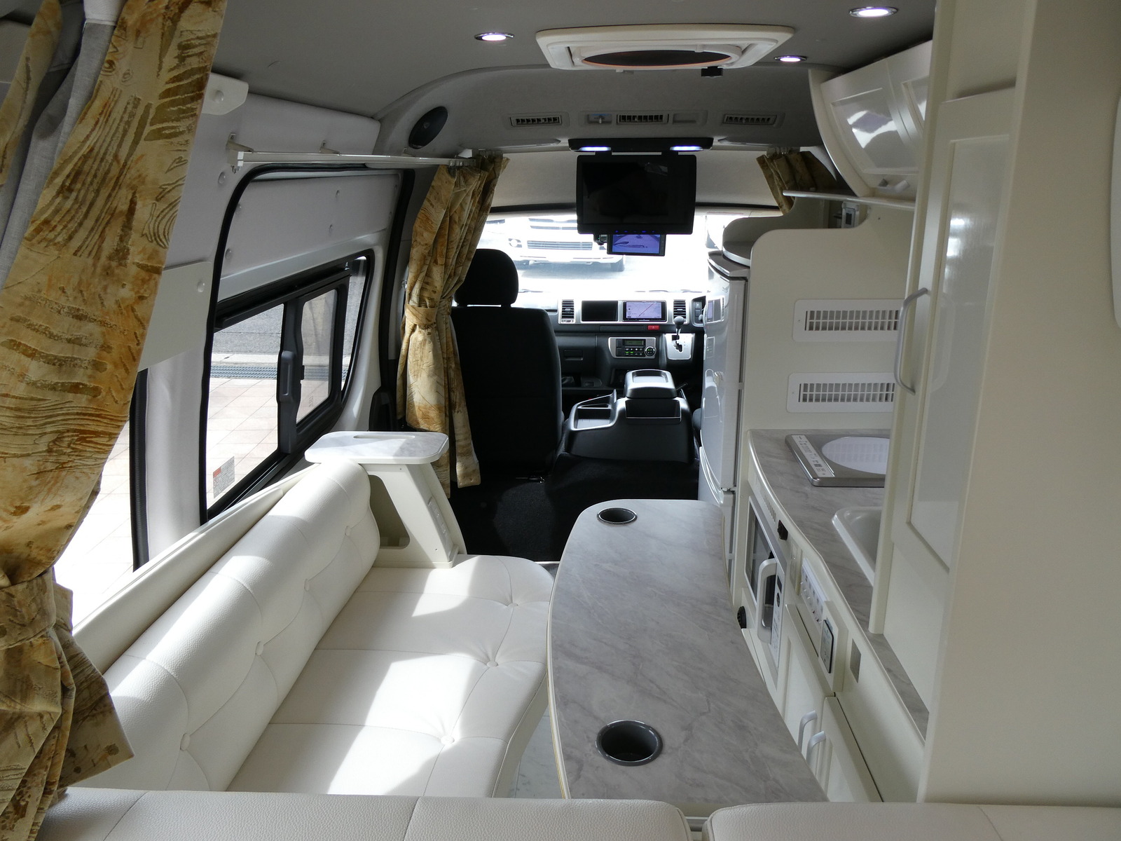 キャンピングカーバンコン