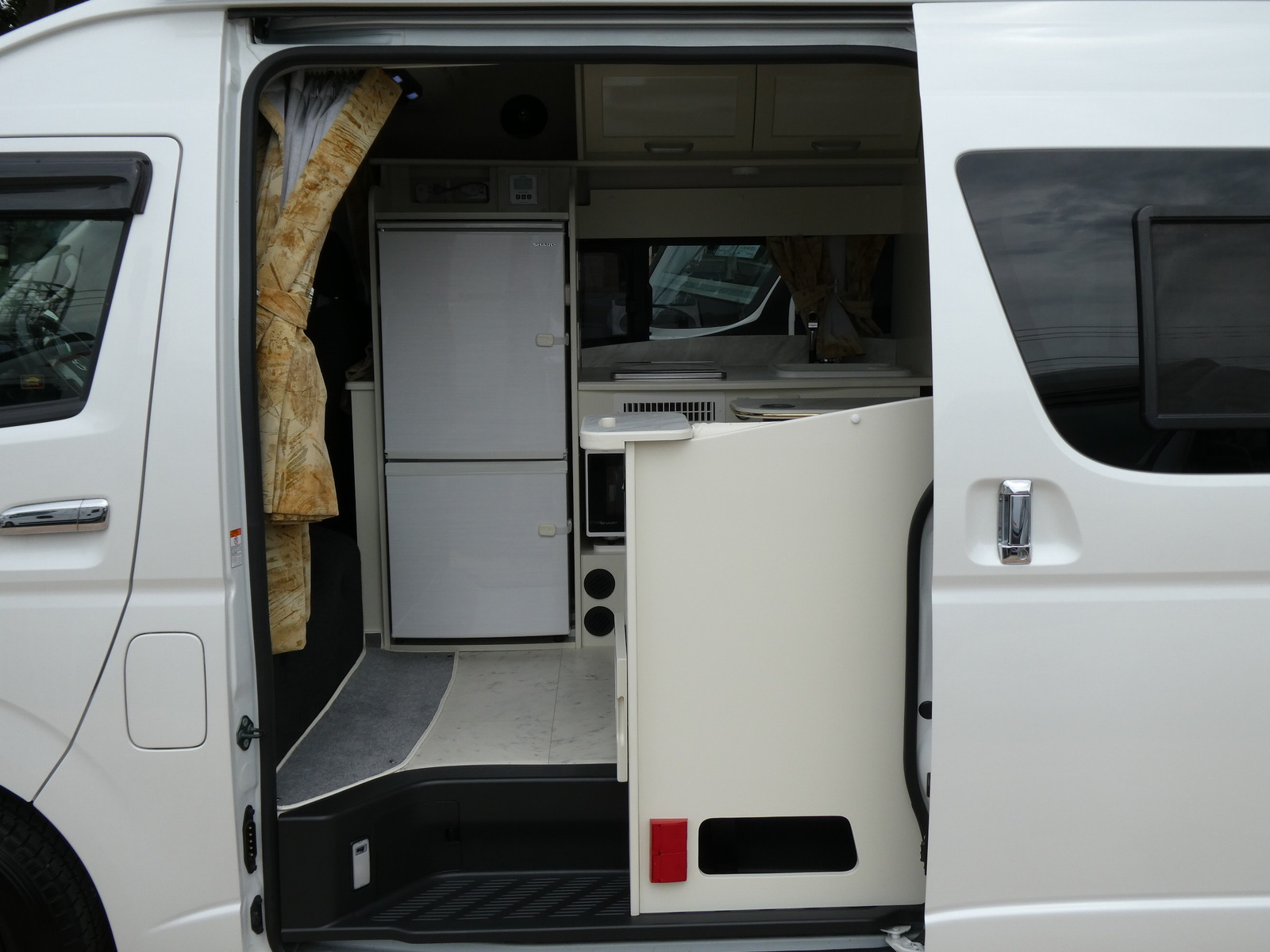 キャンピングカーバンコン