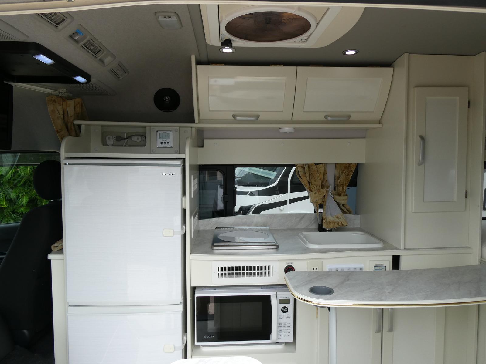 キャンピングカーバンコン