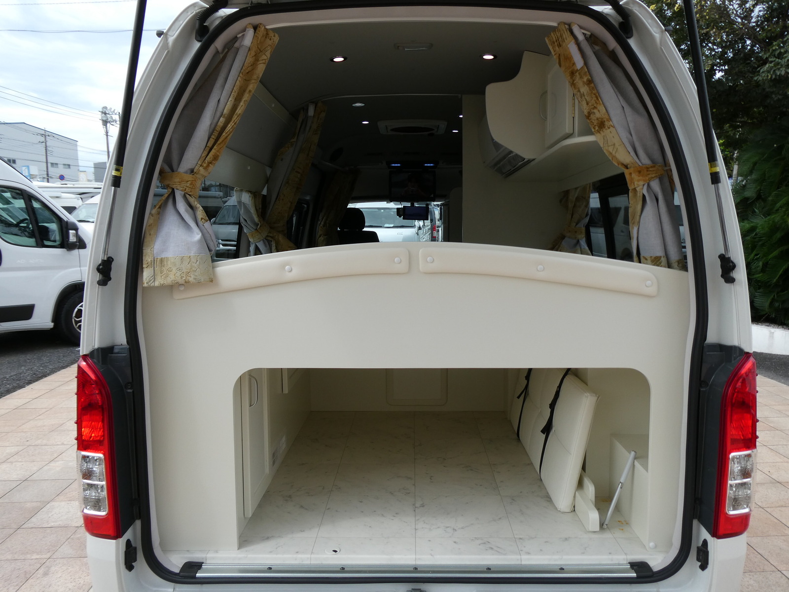 キャンピングカーバンコン