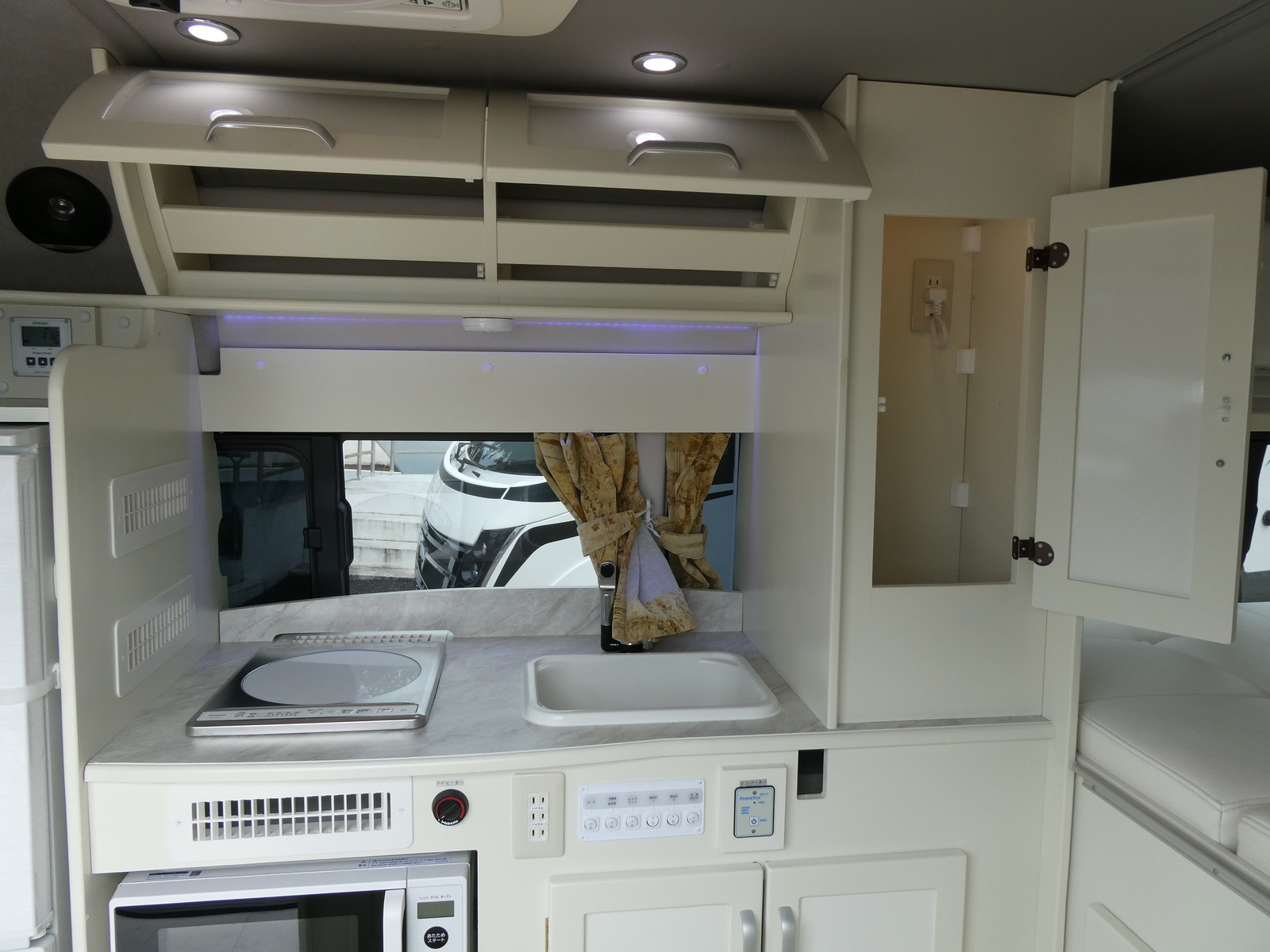 キャンピングカーバンコン