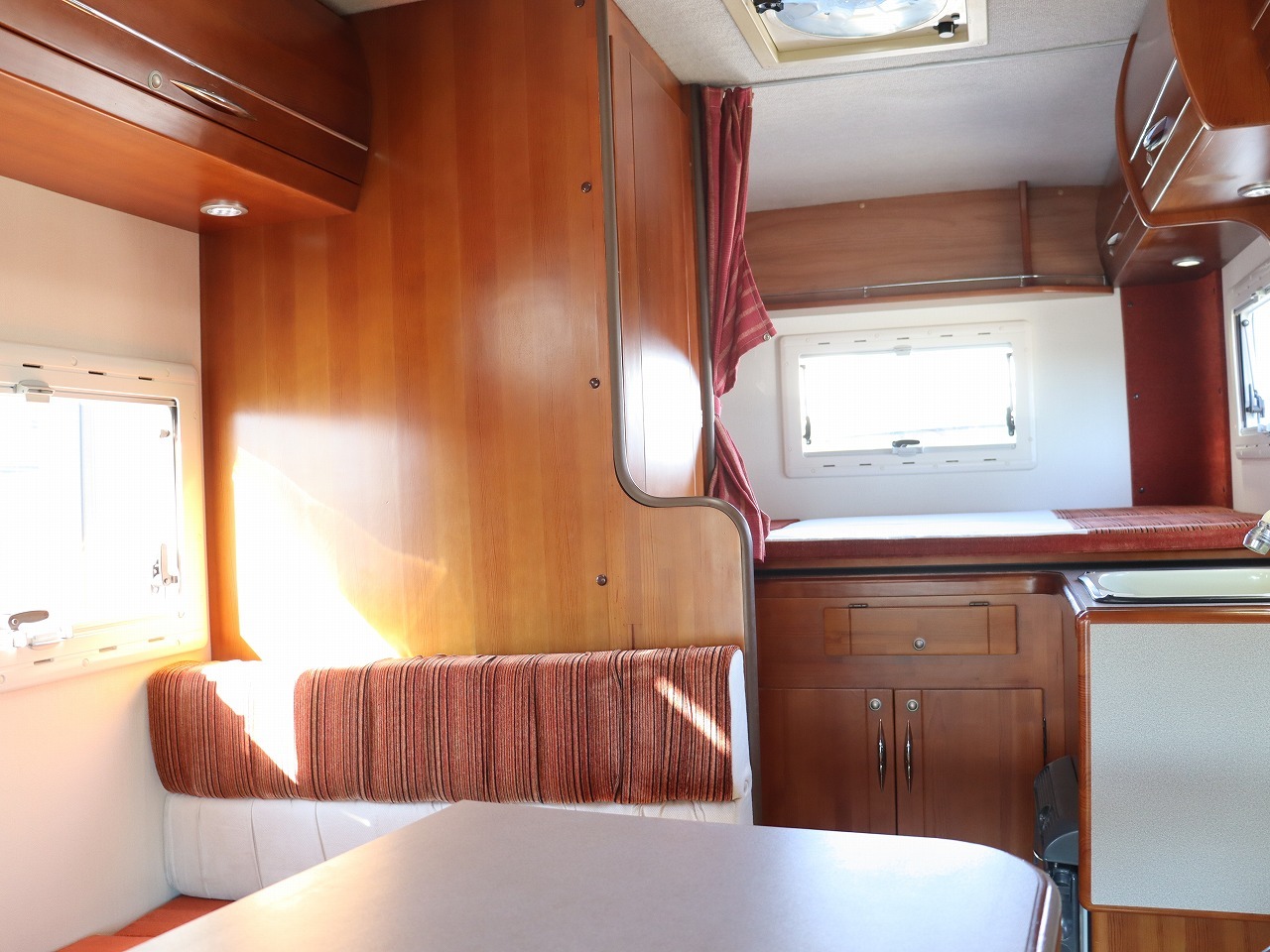 キャンピングカーキャブコン