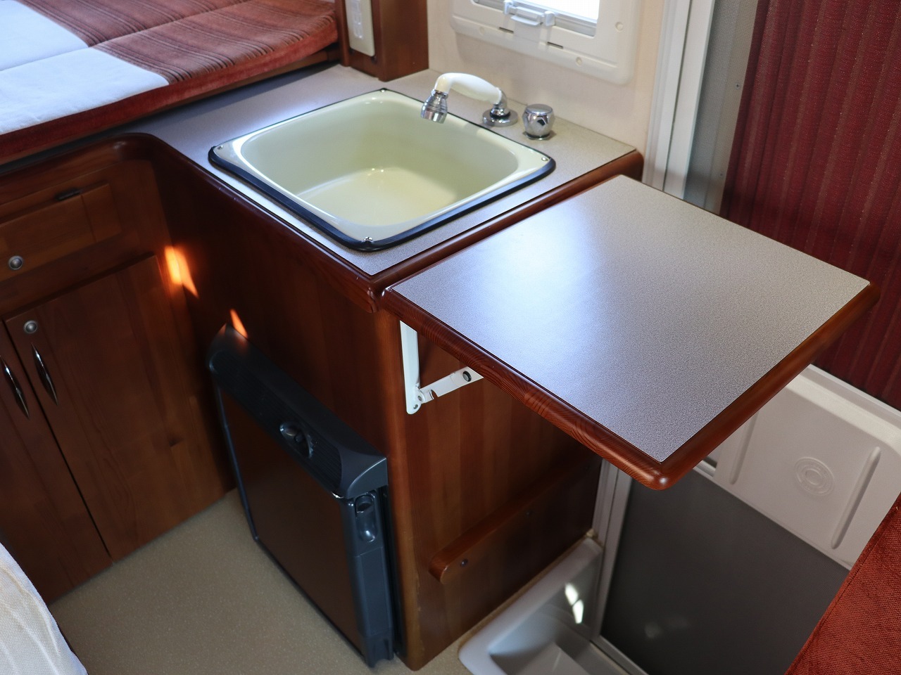 キャンピングカーキャブコン