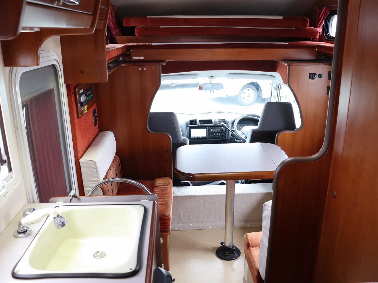 キャンピングカーキャブコン