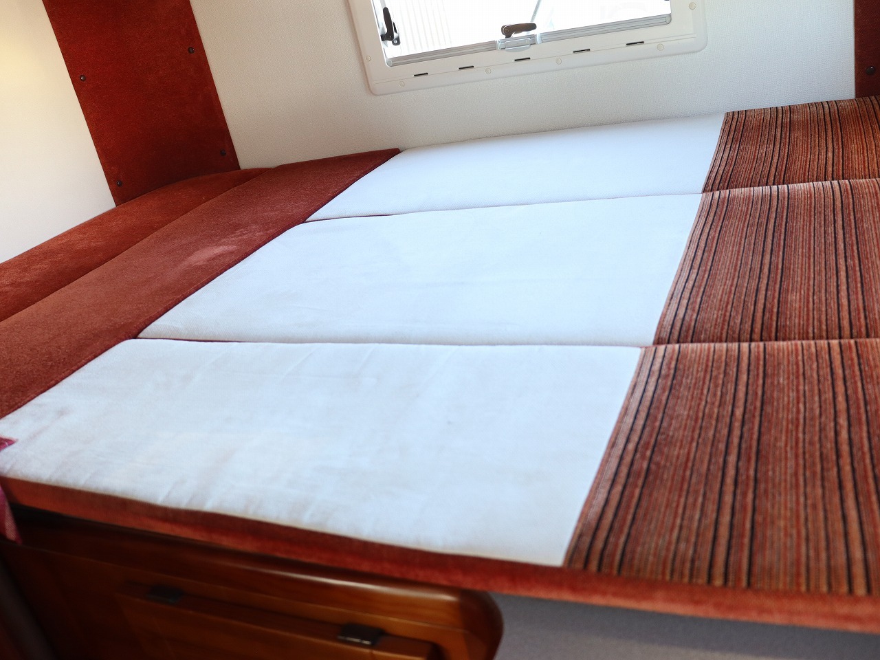 キャンピングカーキャブコン