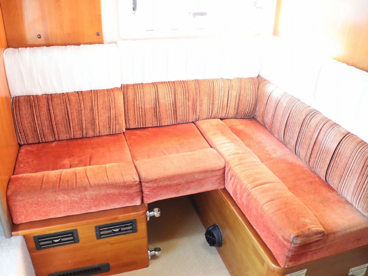 キャンピングカーキャブコン