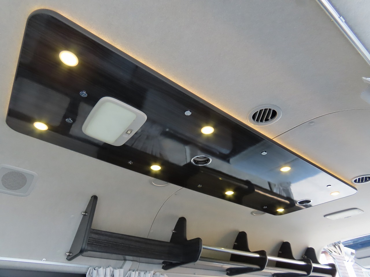 キャンピングカーバンコン