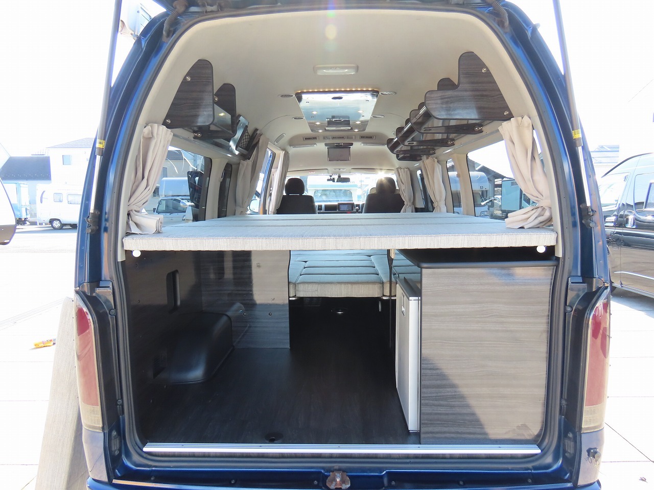 キャンピングカーバンコン