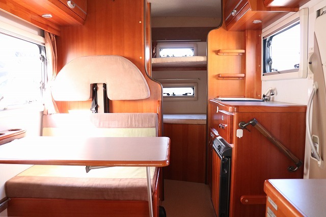 キャンピングカーキャブコン