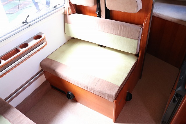 キャンピングカーキャブコン