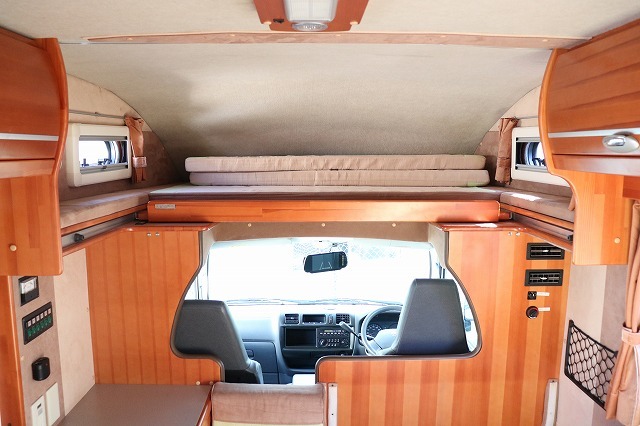 キャンピングカーキャブコン