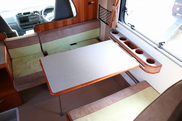 キャンピングカーキャブコン