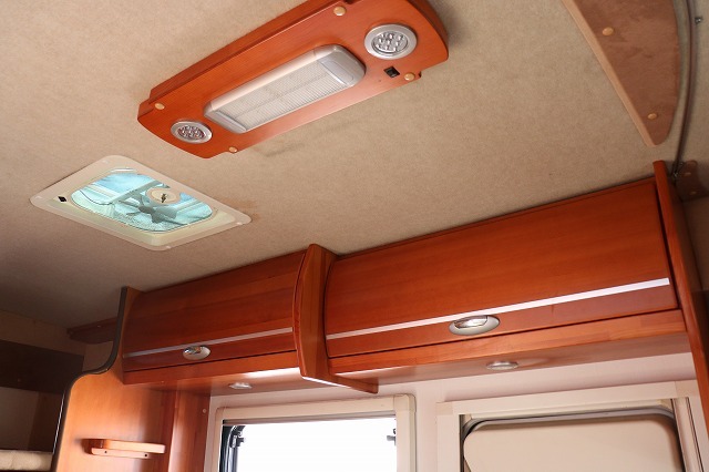 キャンピングカーキャブコン