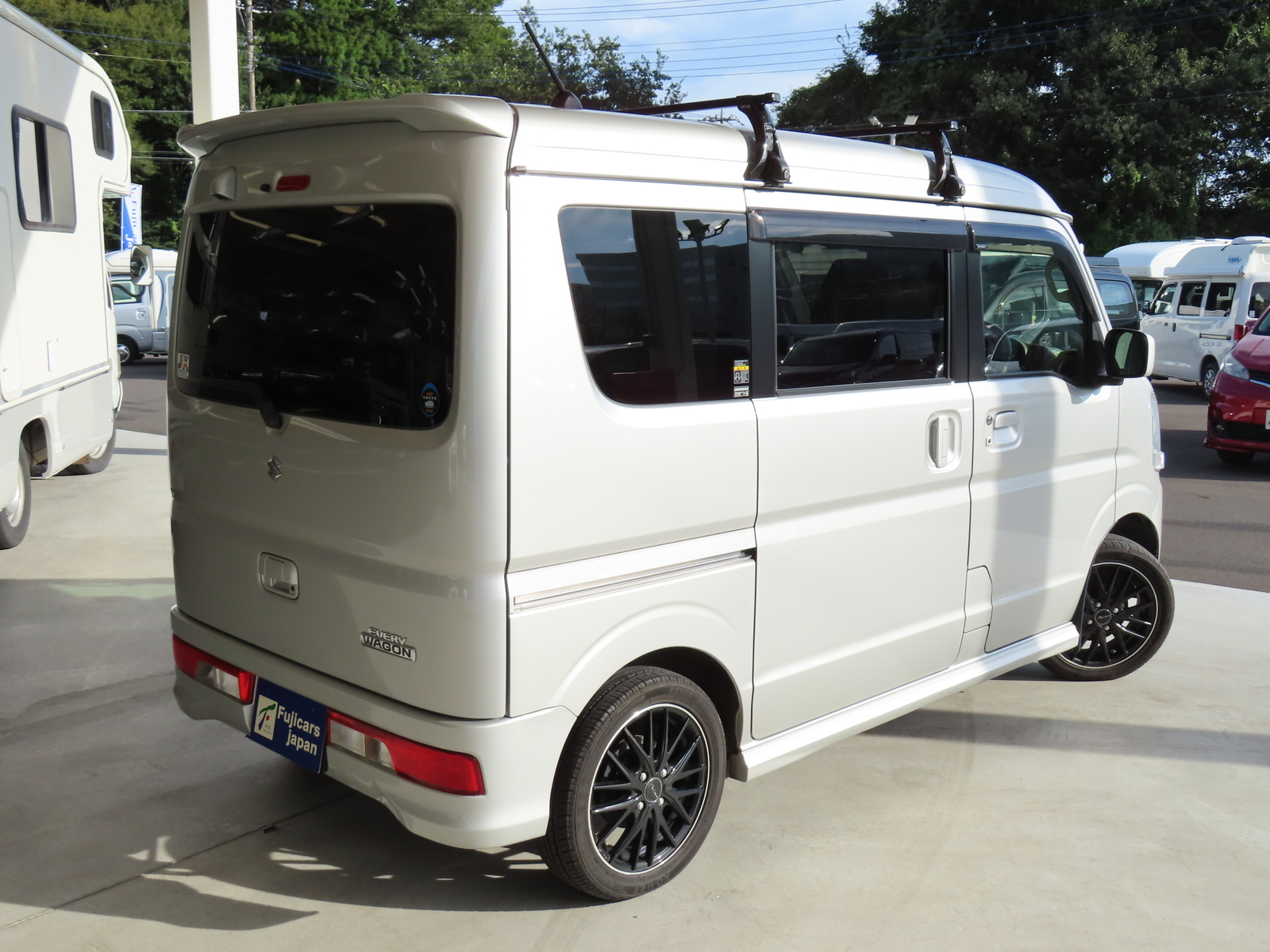 キャンピングカー軽キャンパー