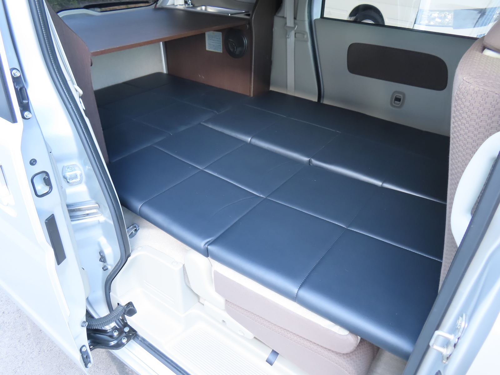 キャンピングカー軽キャンパー