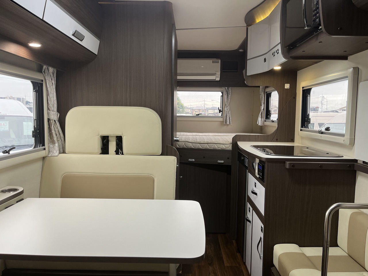 キャンピングカーキャブコン