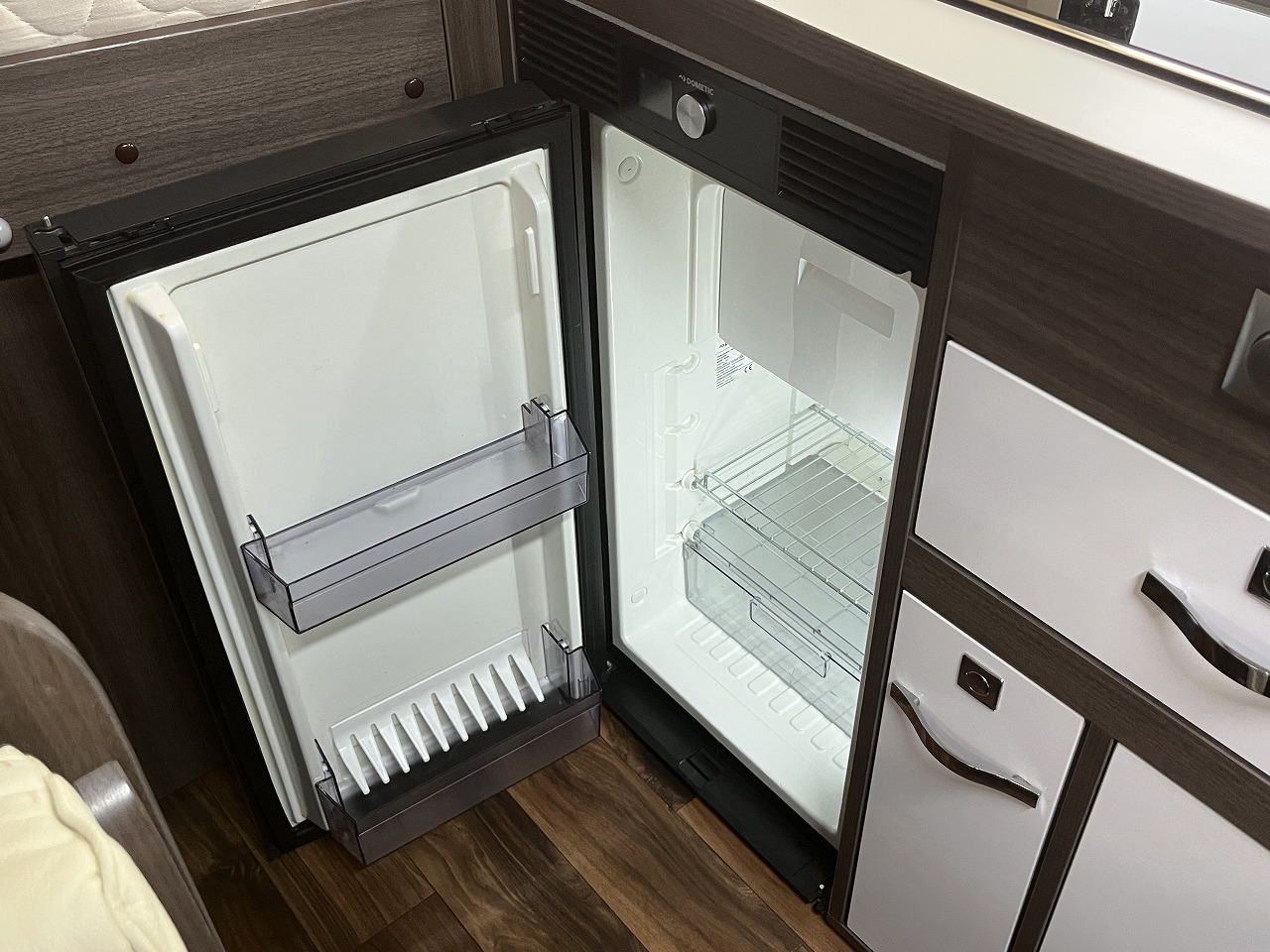 キャンピングカーキャブコン