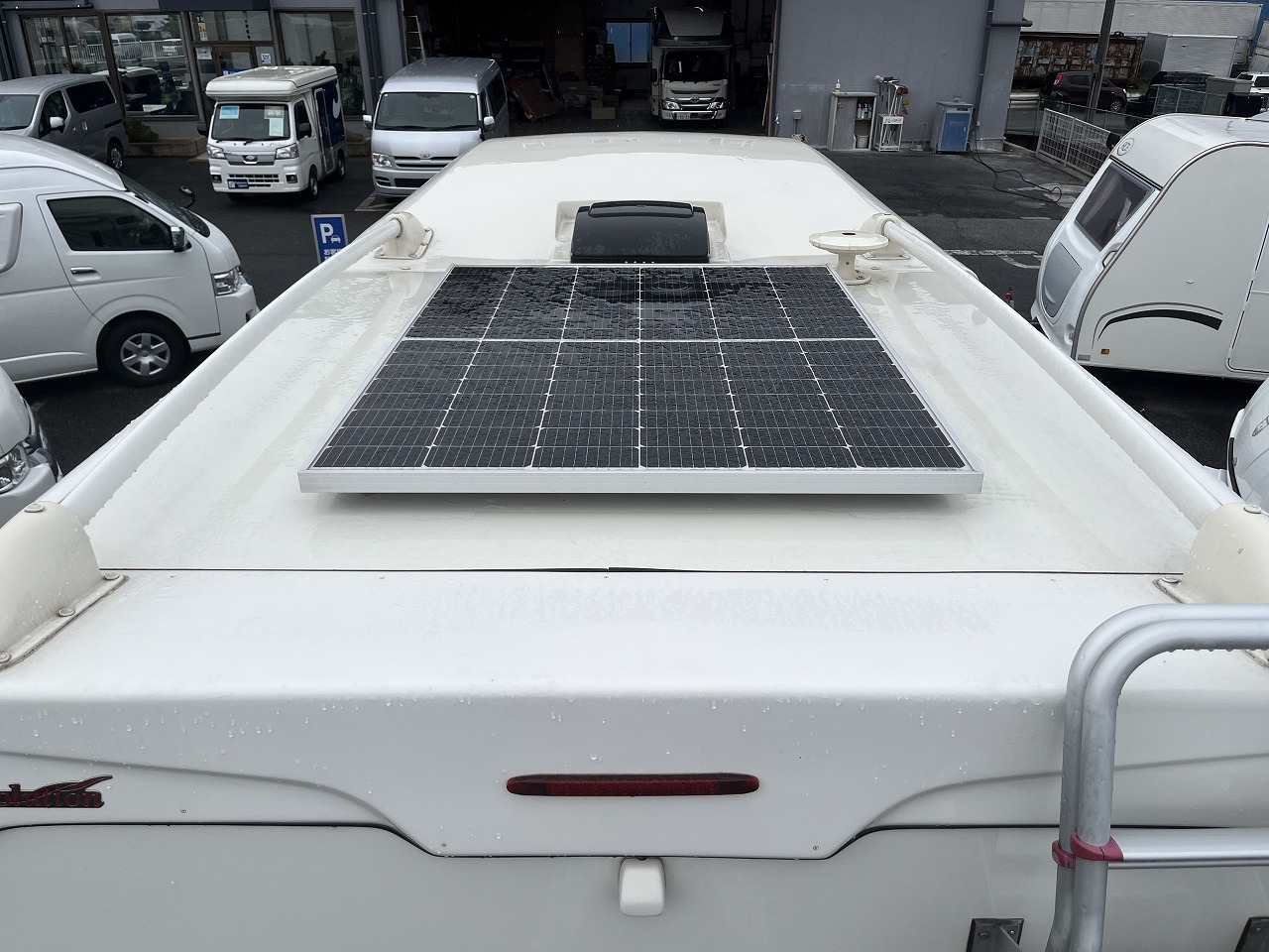 キャンピングカーキャブコン