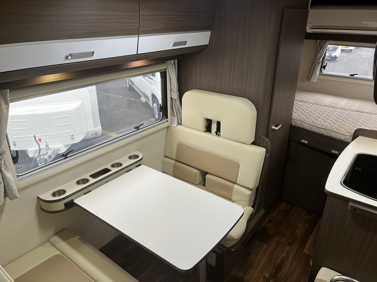 キャンピングカーキャブコン