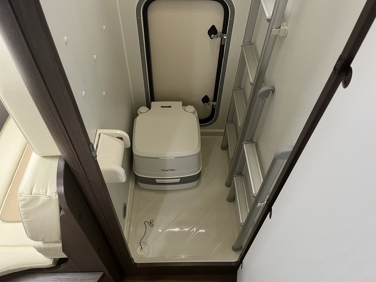 キャンピングカーキャブコン