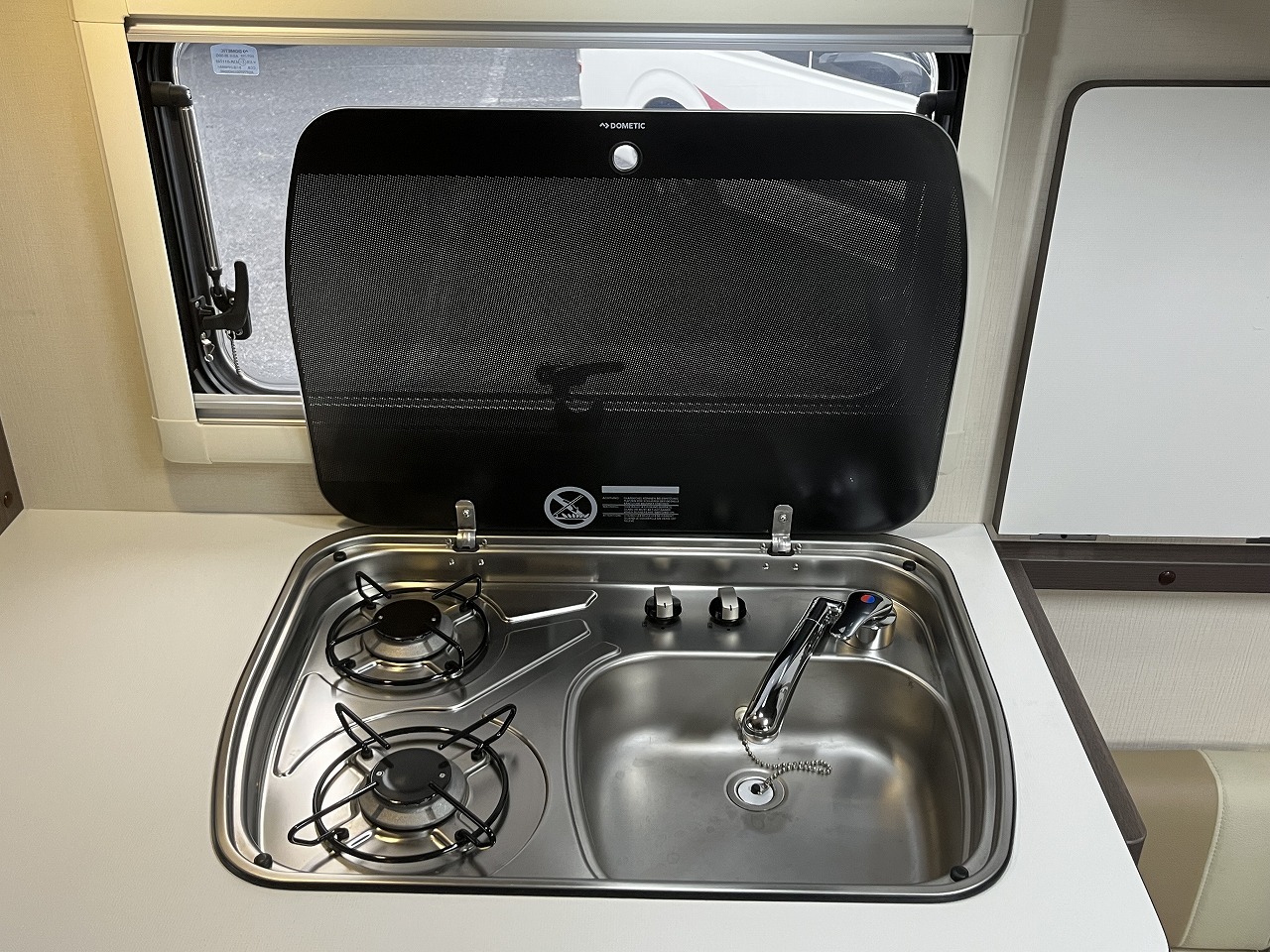 キャンピングカーキャブコン