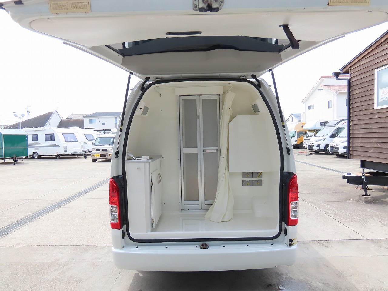 キャンピングカーバンコン