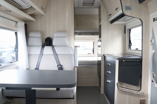 キャンピングカーキャブコン