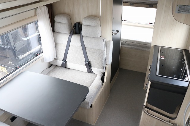 キャンピングカーキャブコン