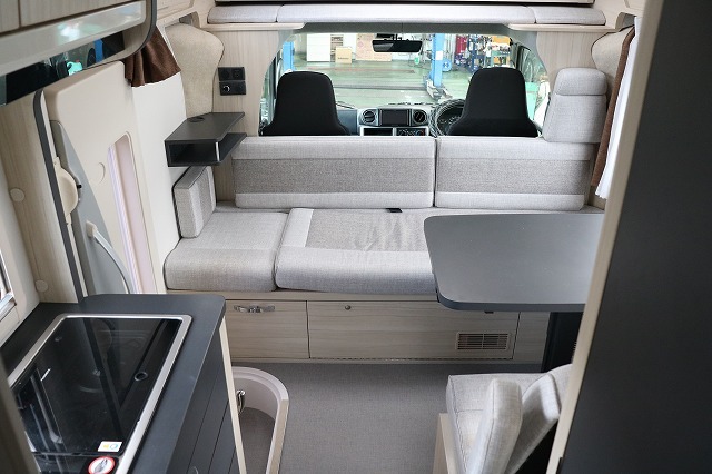 キャンピングカーキャブコン