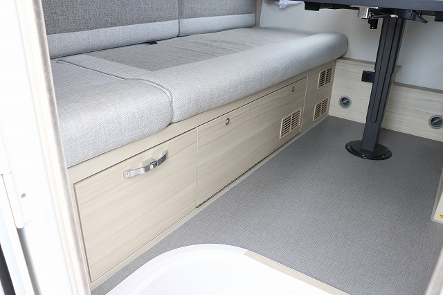 キャンピングカーキャブコン