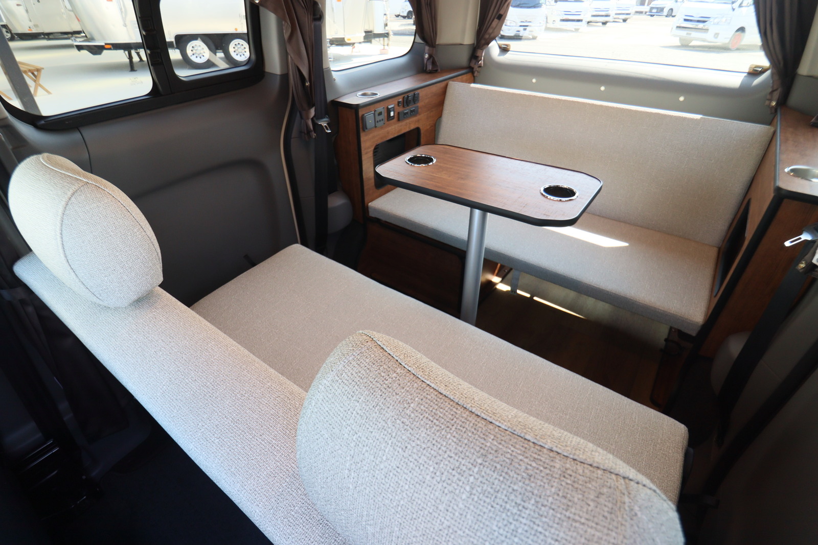 キャンピングカーバンコン