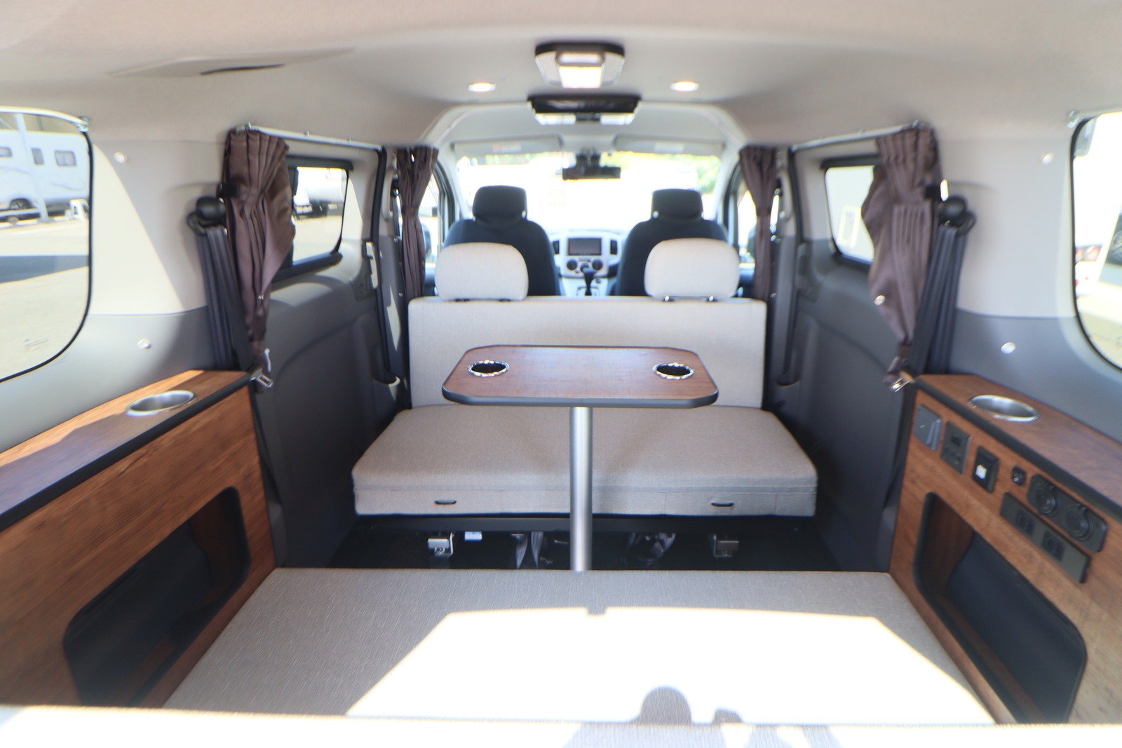 キャンピングカーバンコン