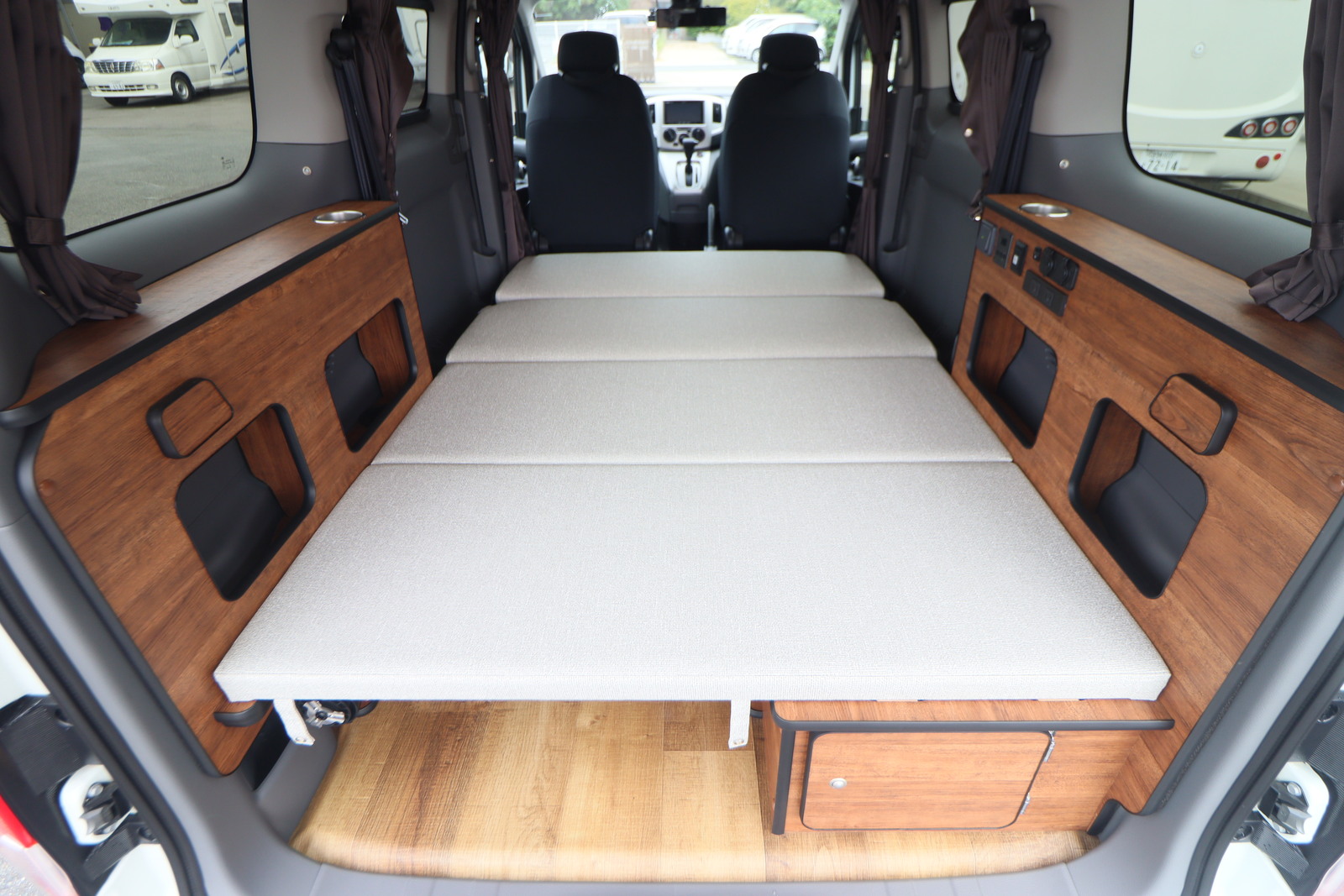 キャンピングカーバンコン