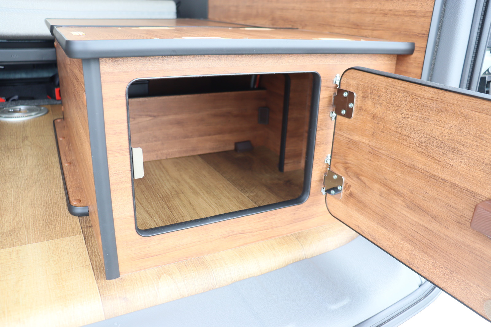 キャンピングカーバンコン