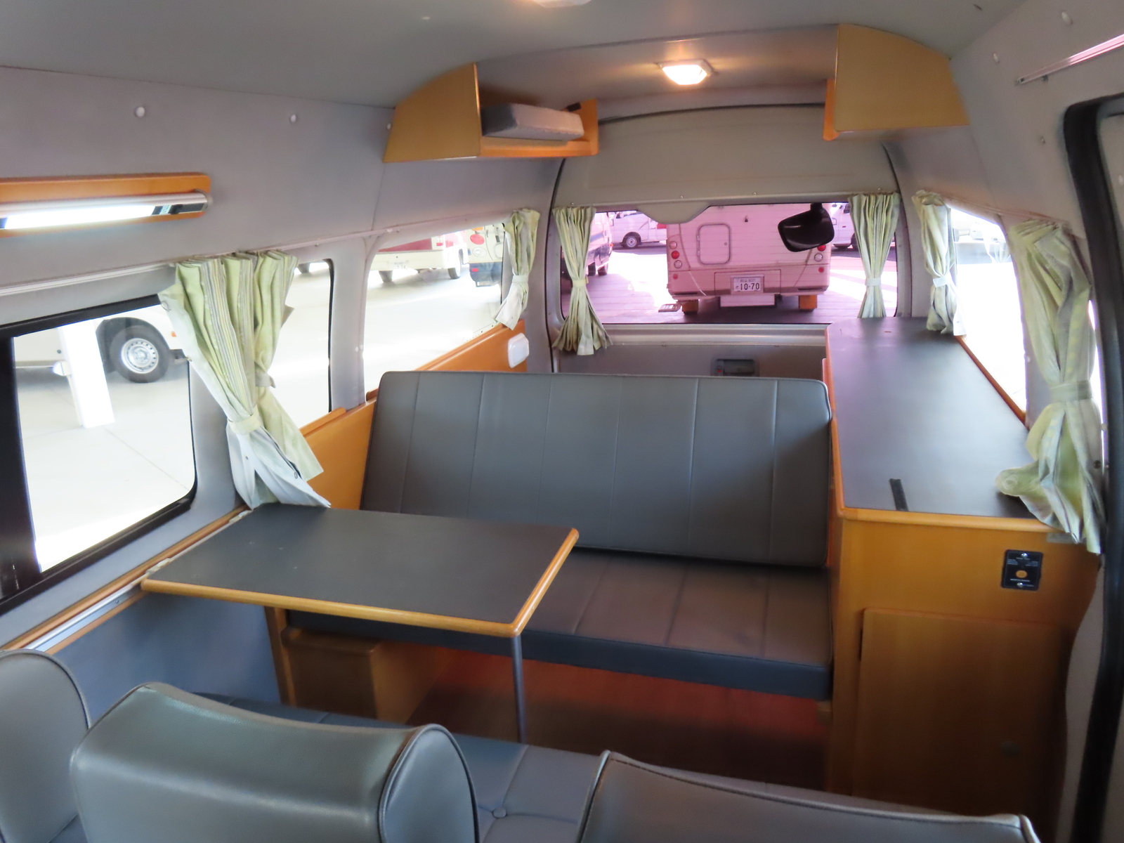 キャンピングカーバンコン