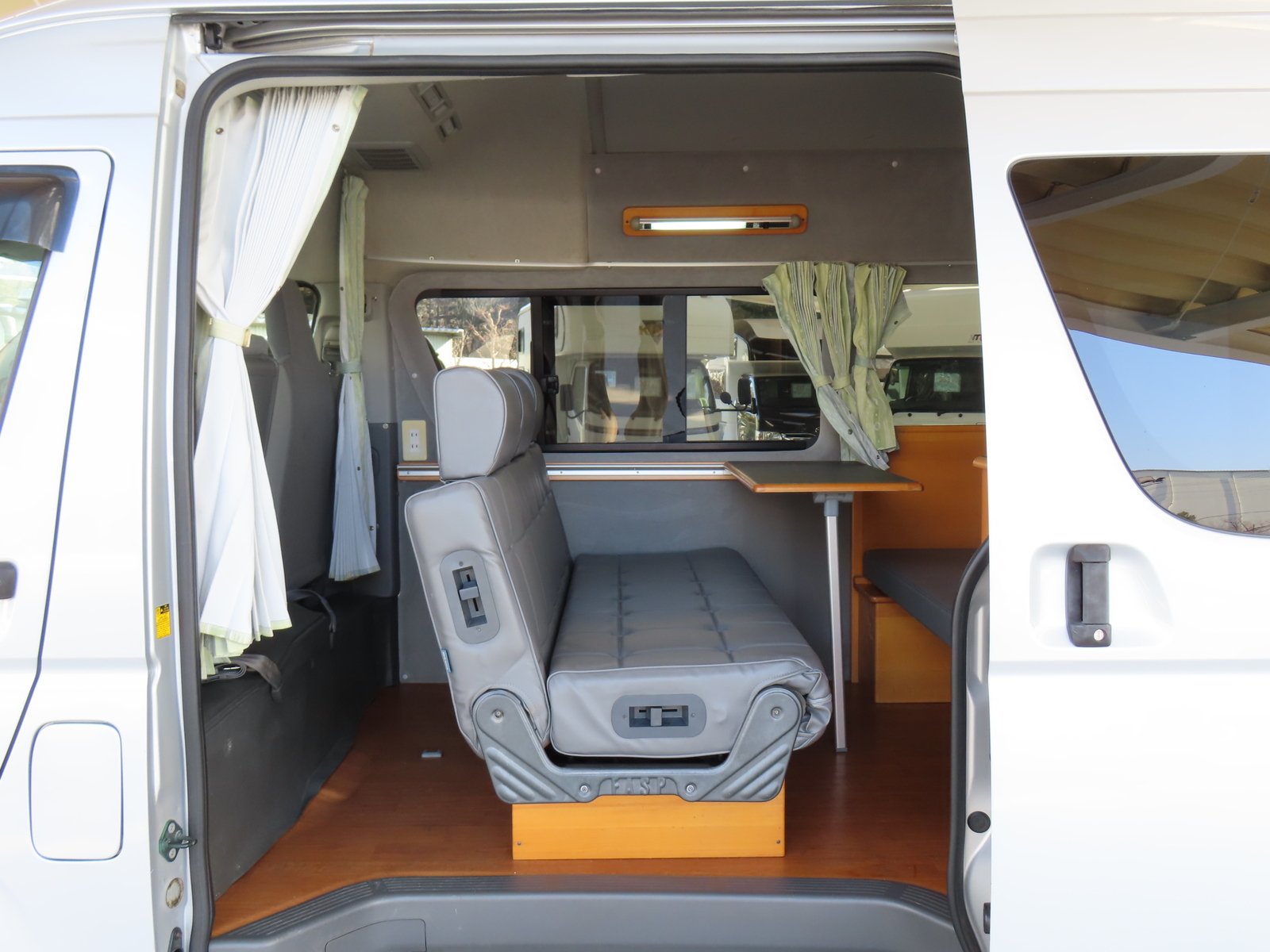 キャンピングカーバンコン