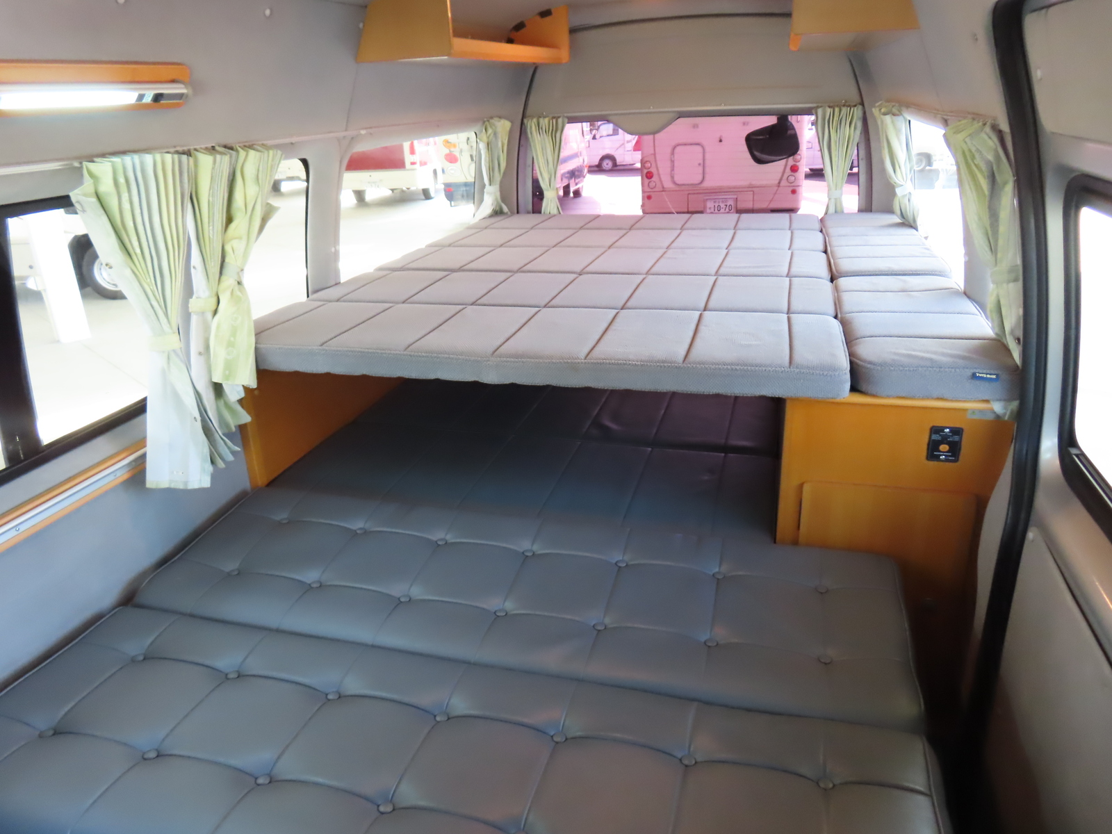 キャンピングカーバンコン