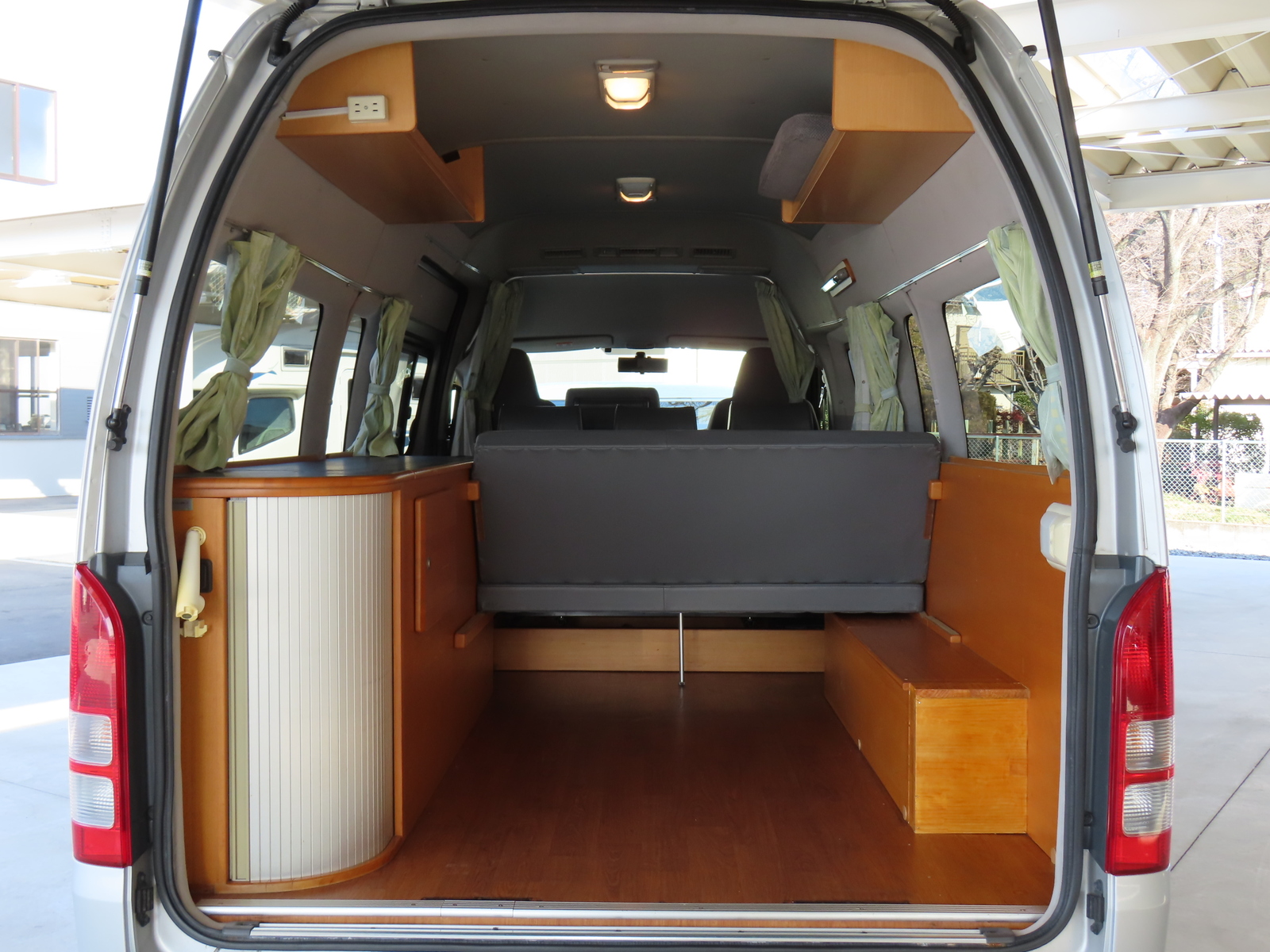 キャンピングカーバンコン