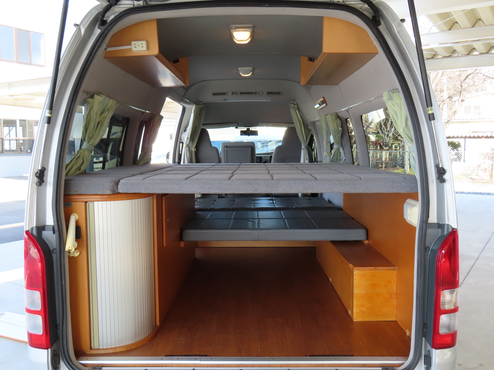 キャンピングカーバンコン