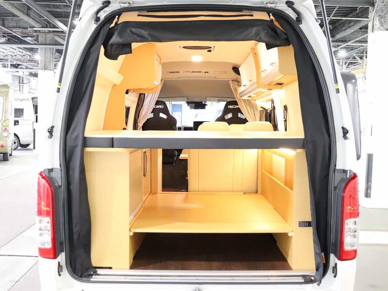 キャンピングカーバンコン