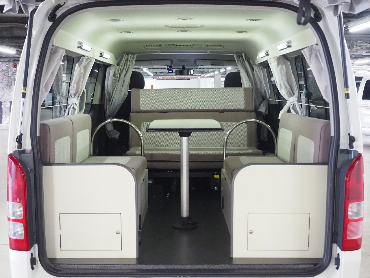 キャンピングカーバンコン