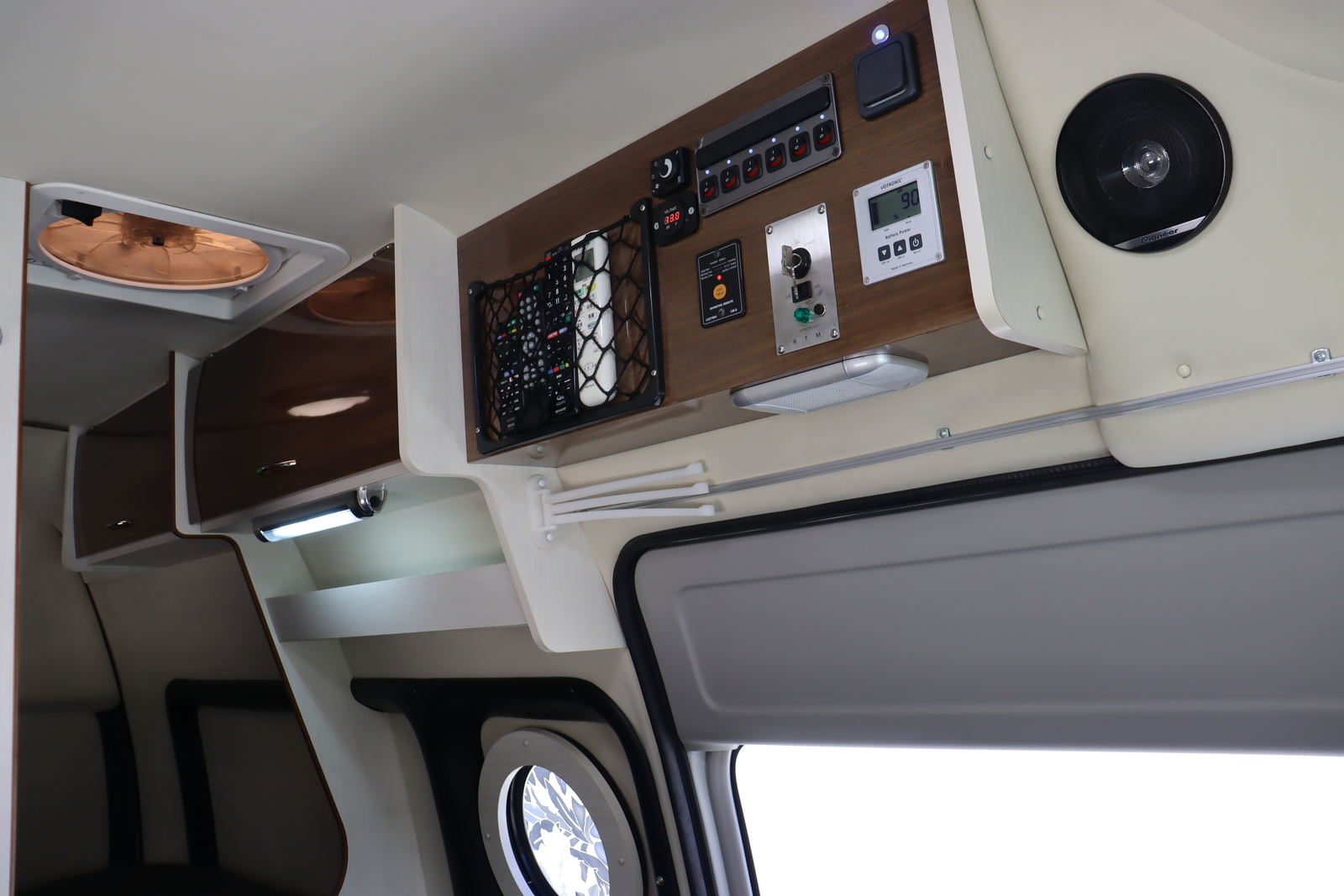 キャンピングカーバンコン